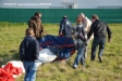 De ballon zelf uitpakken---teamwork