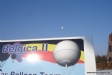 Onze volgers hebben de ballon in zicht vanuit de volgwagen met remorque