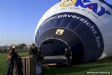 het opblazen van de ballon voor de ballonvaart
